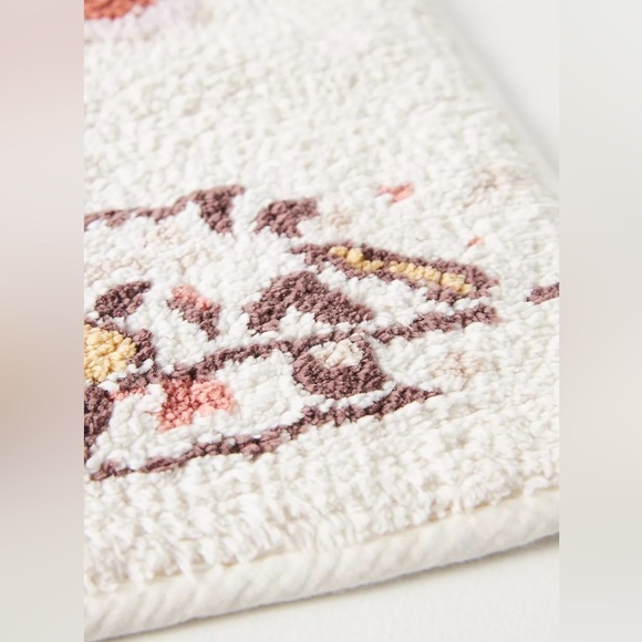 Tufted Jody Bath Mat - Picture 2 of 4